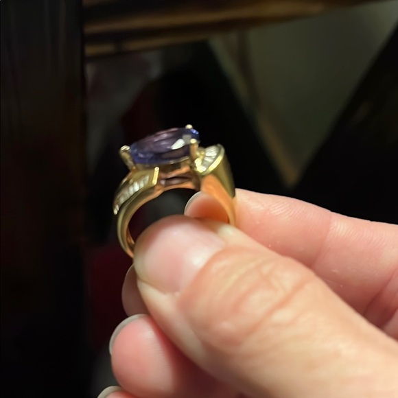 Elegant 14k Gold and Tanzanite Women's Ring - Picture 2 of 4